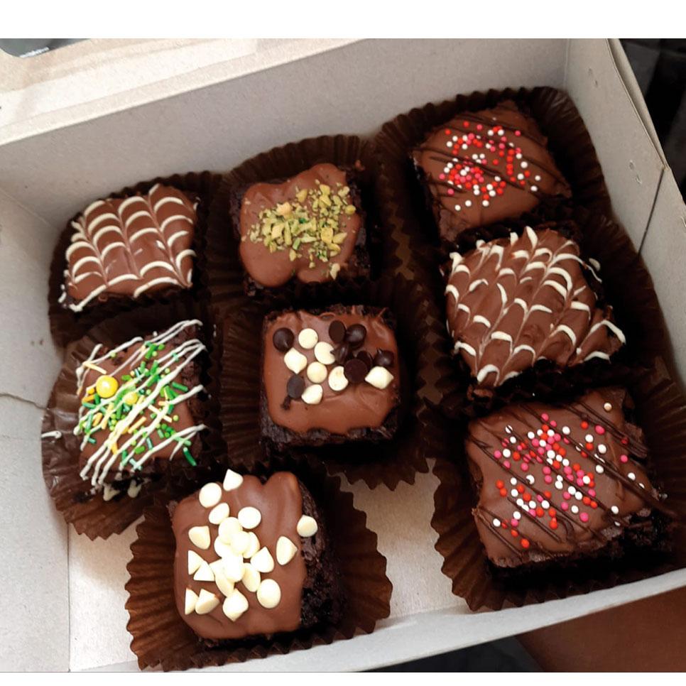 Brownies with Ganache and Toppings 8 Piece Box – 023